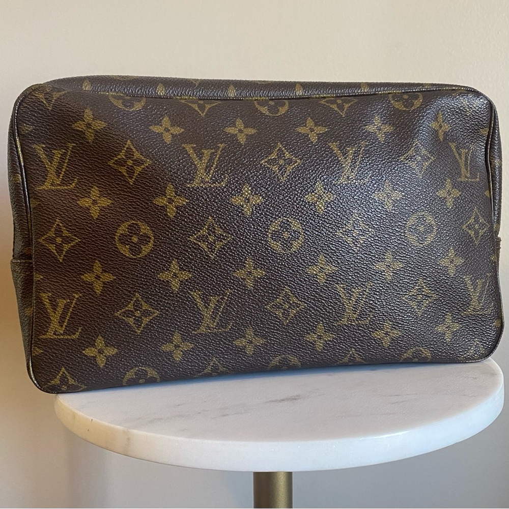 28 Louis Vuitton Monogram Trousse de Toilette Pochette Accessories Pouch